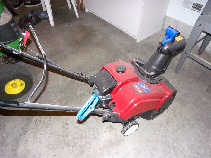 Toro Power Clear 418ZE (18") 87cc 4-Cycle Single-Stage Snow Blower w/ Electric Start...$400 new check out our bargain at the sale