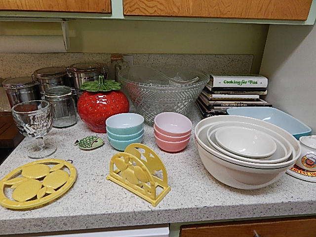 ASSORTED MIXING BOWLS AND COOKBOOKS