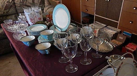 ASSORTED GLASSWARE AND CHINA PIECSES.