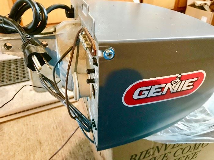 Genie Directlift Garage Door Opener New  Never Used $100
