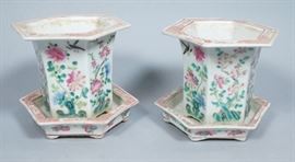 Lot 153 Pr Chinese Export Flower Pots decorated with flow