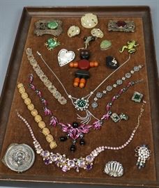 Lot 220 21pc Mixed Vintage Costume Jewelry Lot. Bakelite 