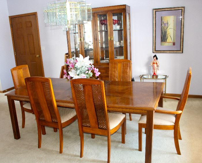 Nice Broyhill Dining Room set, includes Dining Table, six chairs (2 captain, 4 side), china hutch and buffet server.