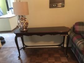 VINTAGE SOFA TABLE AND A NEAT LAMP WITH BURLAP SHADE