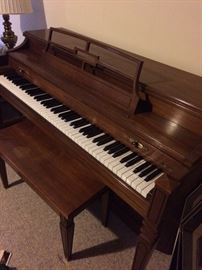 Baldwin Spinet piano and bench