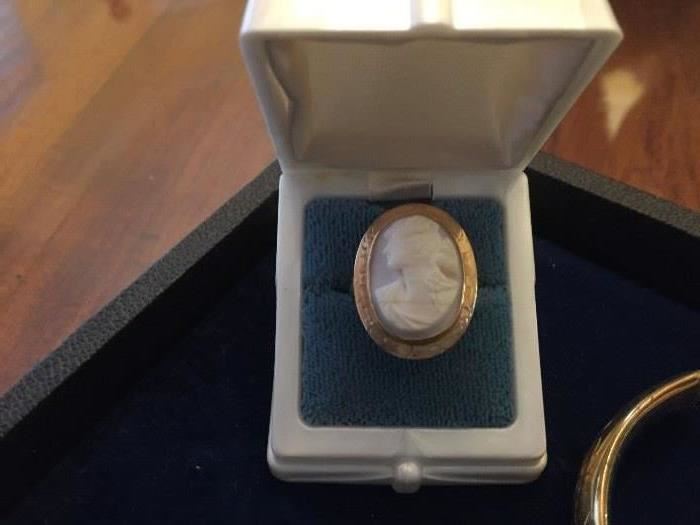 Gold Cameo Ring