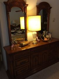 Thomasville dresser with two mirrors
