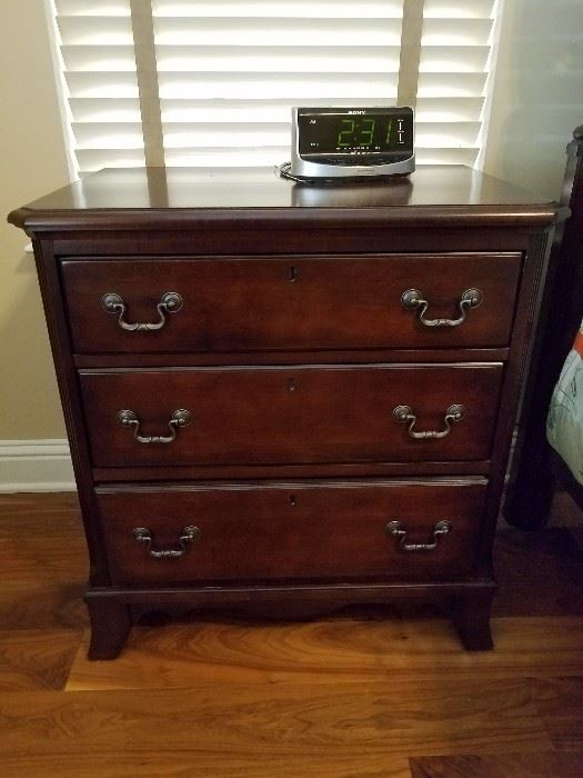 Beautiful wood 3 drawer night stand (Part of Bedroom Suite)
