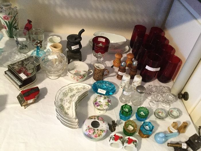 salts, glassware, decor