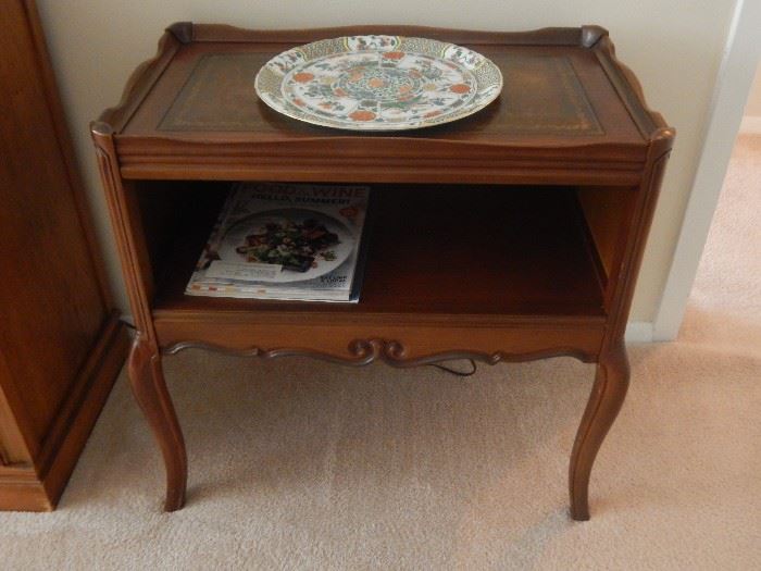 Accent table. Leather top.