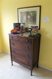 Vintage 4 drawer dresser