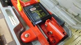 2 ton floor jack in hard case