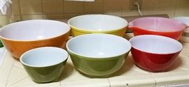 Great set of VINTAGE PYREX MIXING BOWLS
