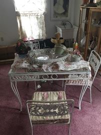 Wrought-iron table w/4 chairs