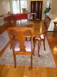 PENNSYLVANIA HOUSE DINING TABLE W/2 LEAFS, PADS & 6 CHAIRS