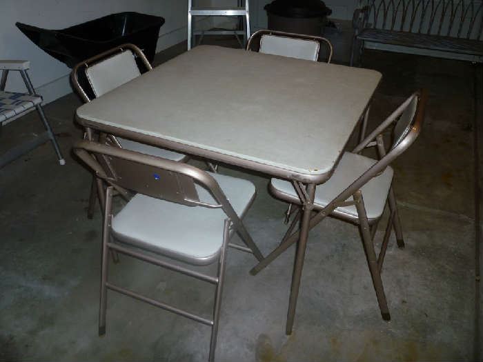 CARD TABLE W/4 CHAIRS