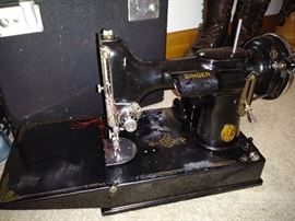 Singer featherweight sewing machine model af374445