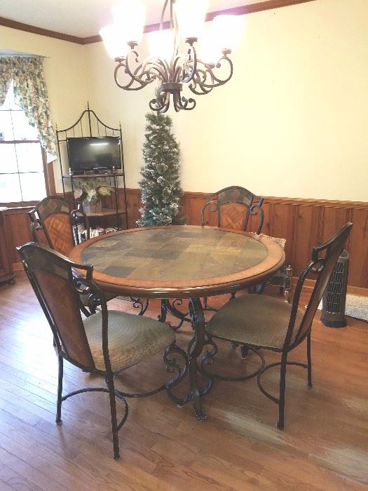 Dining Room/Kitchen Table and Chairs