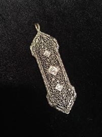 18k white gold pendant with diamonds. 