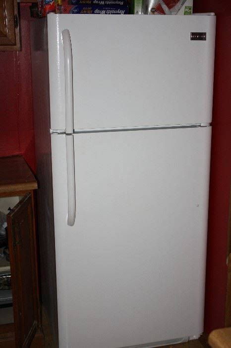 1 yr. old Frigidaire 18 Cubic Foot Refrigerator Freezer with ice maker 