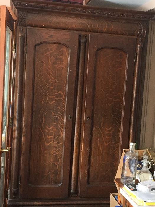 Early 1900's Oak knockdown armoire 