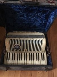 Wurlitzer accordion 