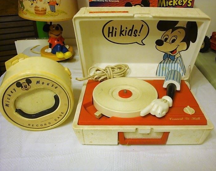 THERE'S ALOT OF MICKEY MOUSE COLLECTIBLES AT THIS SALE ! TOO MANY TO POST ALL OF THE PICTURES