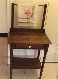 ANTIQUE COUNTRY WASH STAND