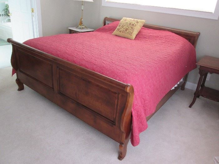 Kingsize Wood Frame Bed