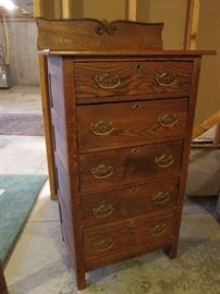 Beautiful in person (spot is shadow, not damage) Oak Chest Original Antique Hardware