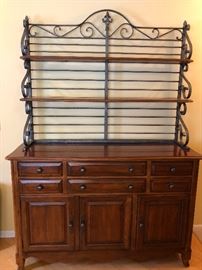 Drexel Heritage buffet with removable bakers rack  - New Condition 