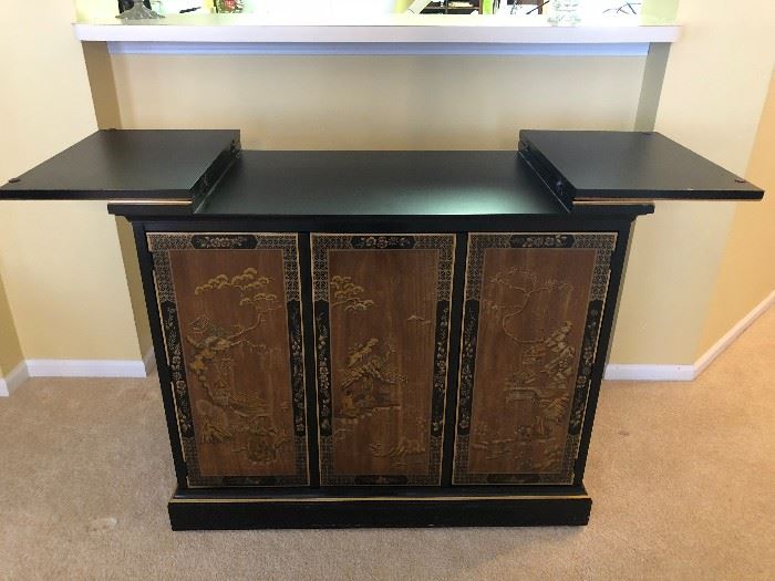 Chinoiserie by Drexel Heritage liquor cabinet/bar 