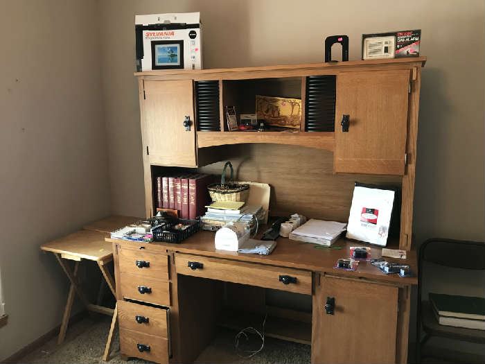 Computer Desk, Office supplies, Digital photo frame.