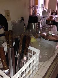LOTS OF KITCHENWARE