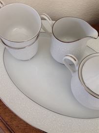 MAJESTIC PLYMOUTH CHINA SERVICE FOR 12 (NO CHIPS)