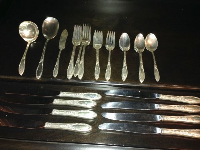 ONEIDA VIRGINIAN STERLING SILVER FLATWARE SERVICE FOR 8 WITH 3 SERVING PIECES