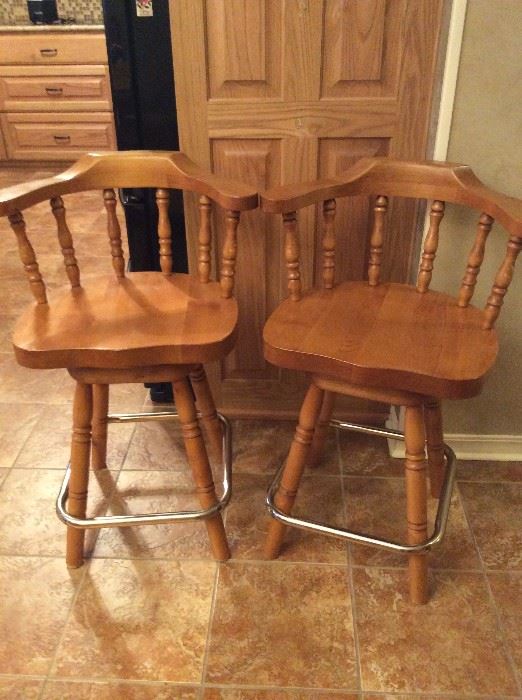 2 Kitchen bar stools