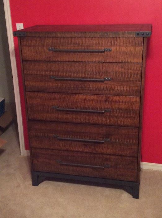 Bedroom chest of drawers