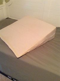 Foam wedge for bed
