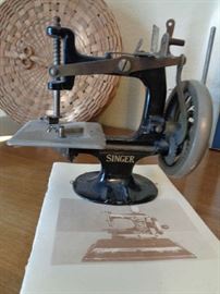 toy sewing machine