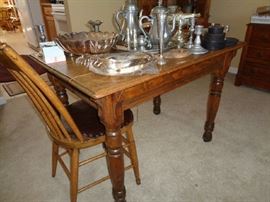 vintage table, has leaf