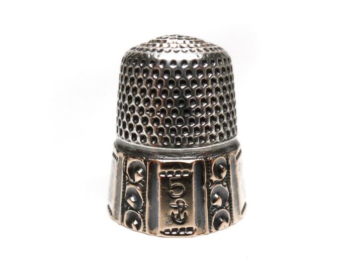 DSCN4708 ANTIQUE STERN BROS STERLING SILVER THIMBLE