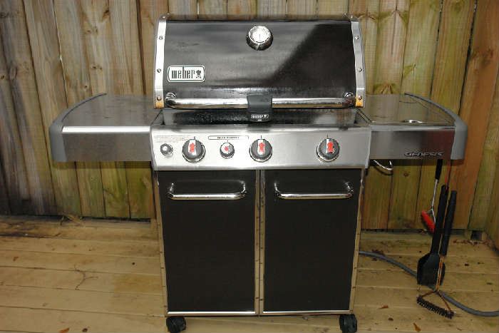 weber gas grill - works great 