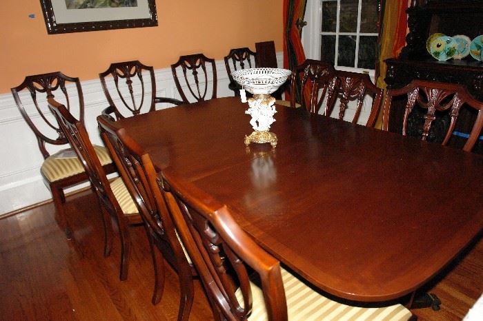 Banded dining room table with fine reproduction shield back chairs by Henkel Harris in excellent condition
