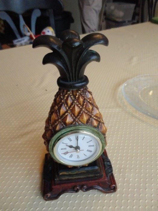 Pineapple clock
