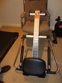 Rowing exercise machine