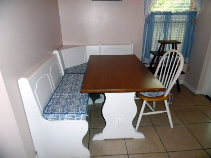 White Corner Bench and table set