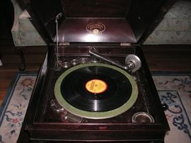 Columbia grafonola - works; extra needle head & needles
