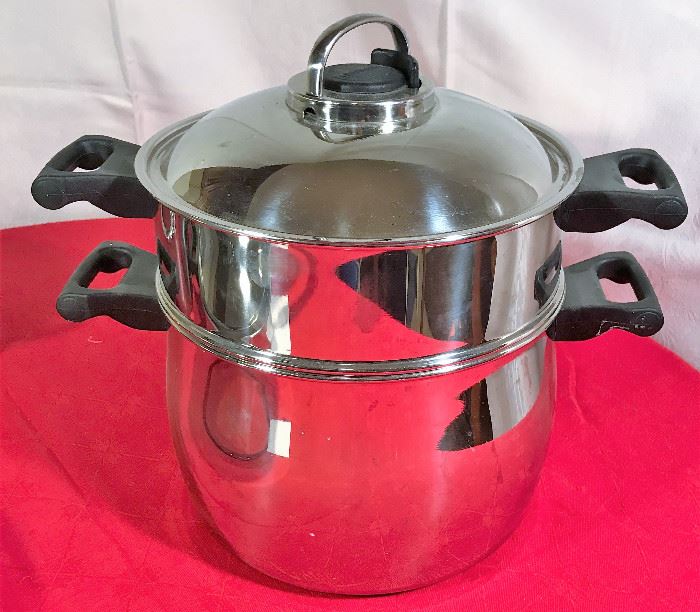 Faberware 6 piece cooking set with lids. 
 http://www.ctonlineauctions.com/detail.asp?id=677172