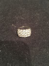 18kt gold set with diamonds